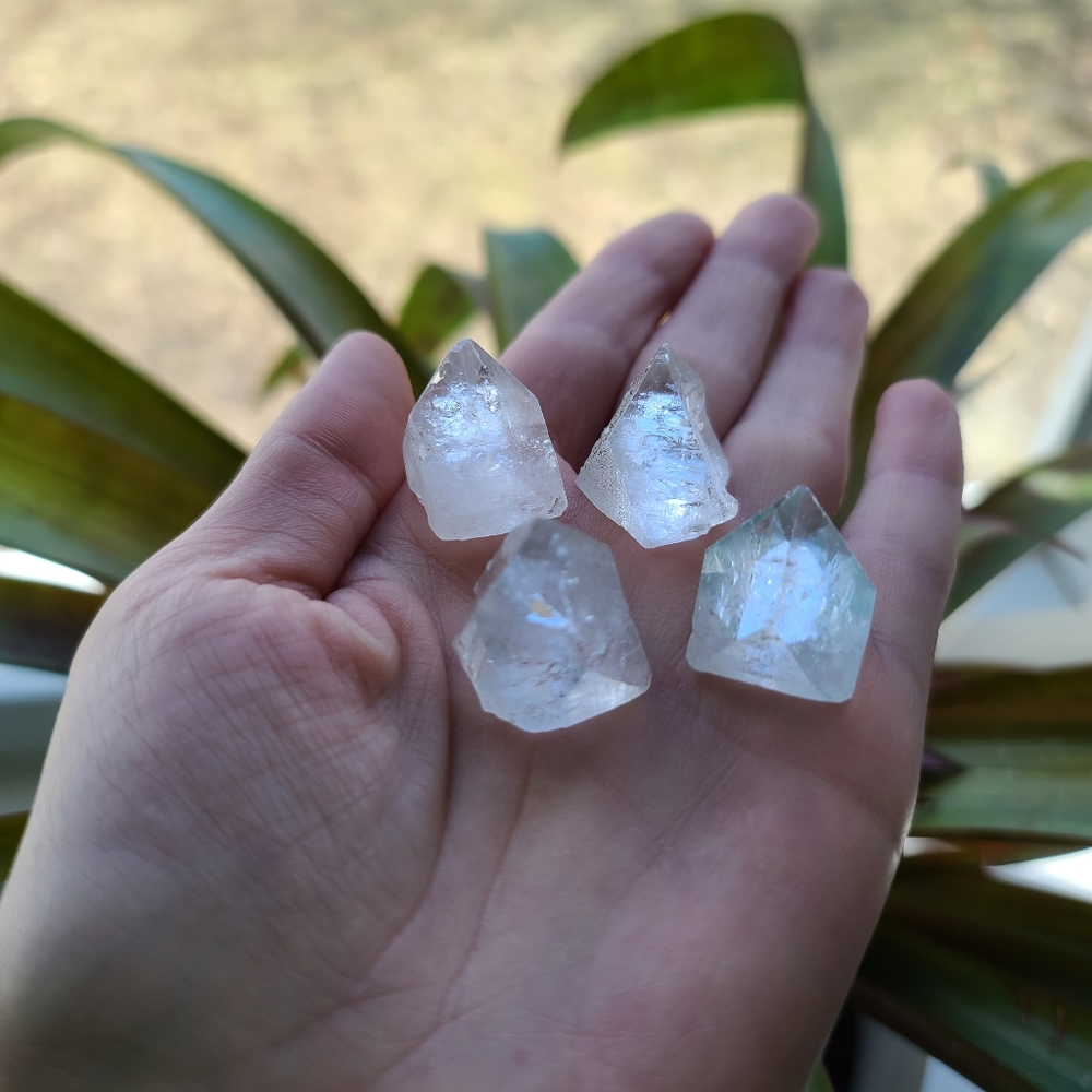 Apophyllite points - Picture 3 of 3